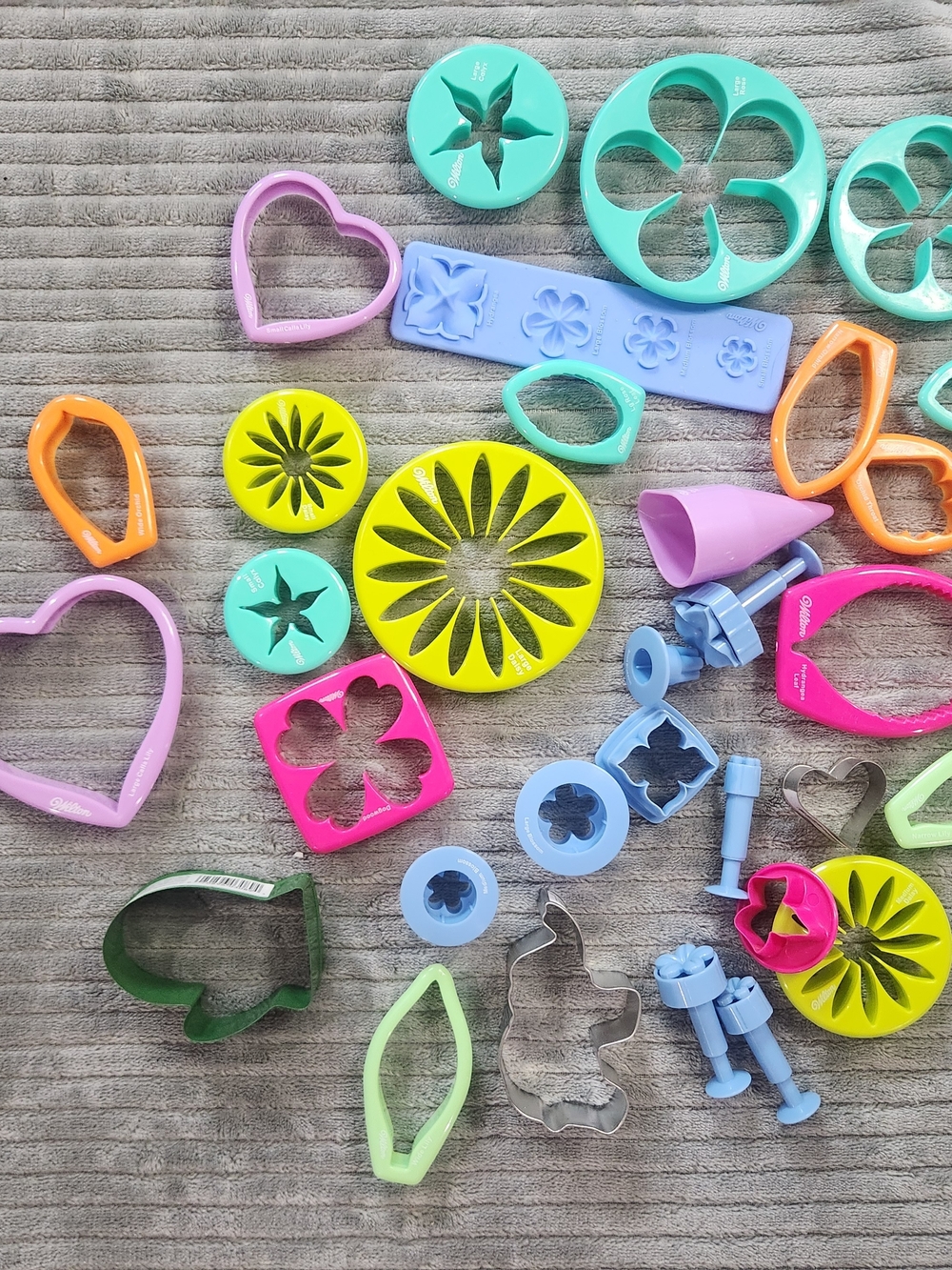Wilton Gum Paste Flower Cutter Set designed Cookie and Fondant Cutters